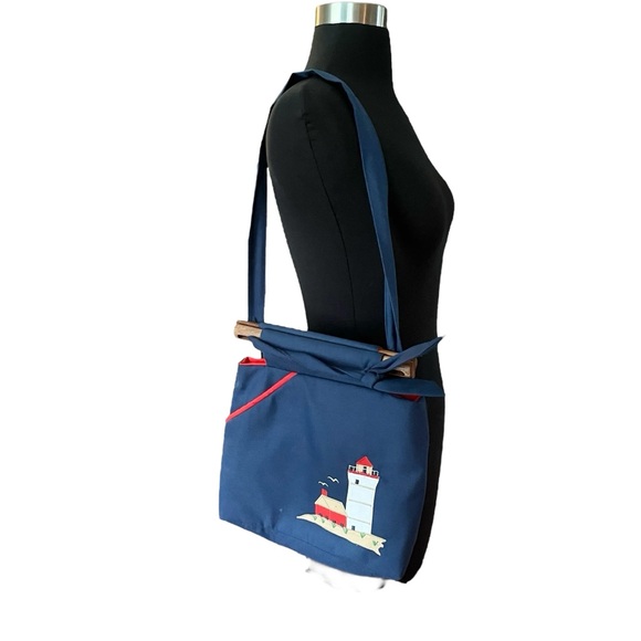 Vintage Tori Totes of Georgia lighthouse handbag with wooden clasp navy red - Picture 7 of 15